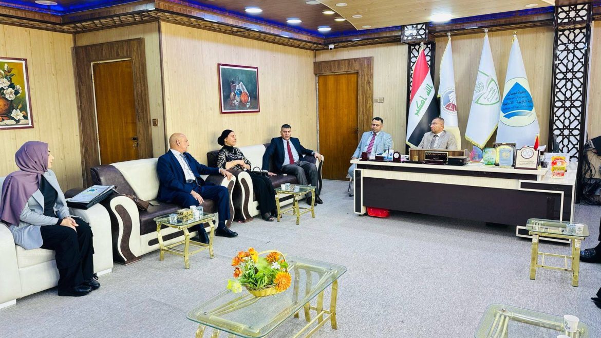 لجنة وزارية تزور كلية التربية الأساسية للنظر في استحداث دراسات عليا لقسم العلوم العامة ..