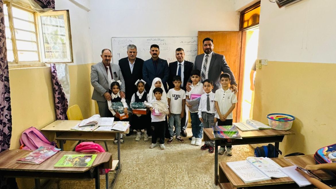 وفد من كلية التربية الأساسية يزور مدارس المحافظة ..