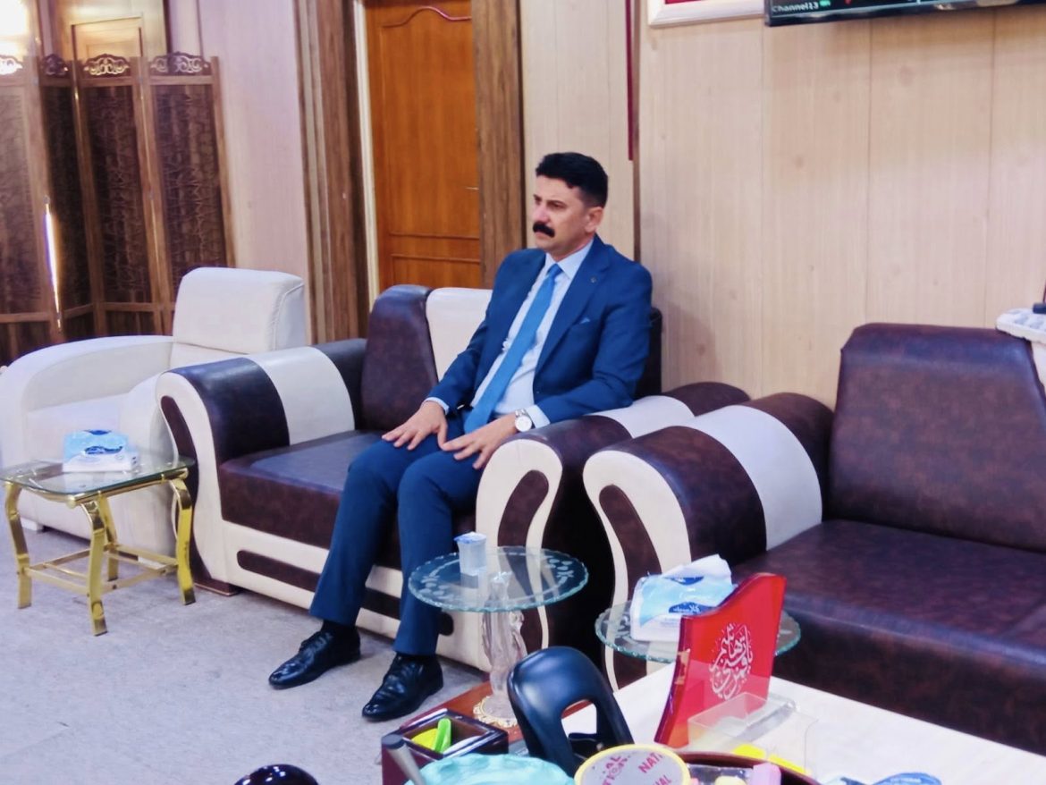 عميد كلية التربية الأساسية يبحث آفاق التعاون مع مديرية الشباب والرياضة ونقابة الفنانين ..