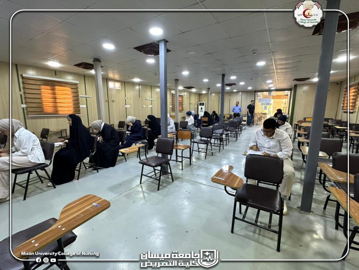 طلاب كلية التمريض جامعة ميسان  يلتزمون بالزي الموحد